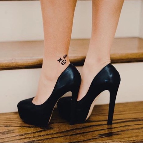 Meet your Posher, Kaitlin - Picture 2 of 4